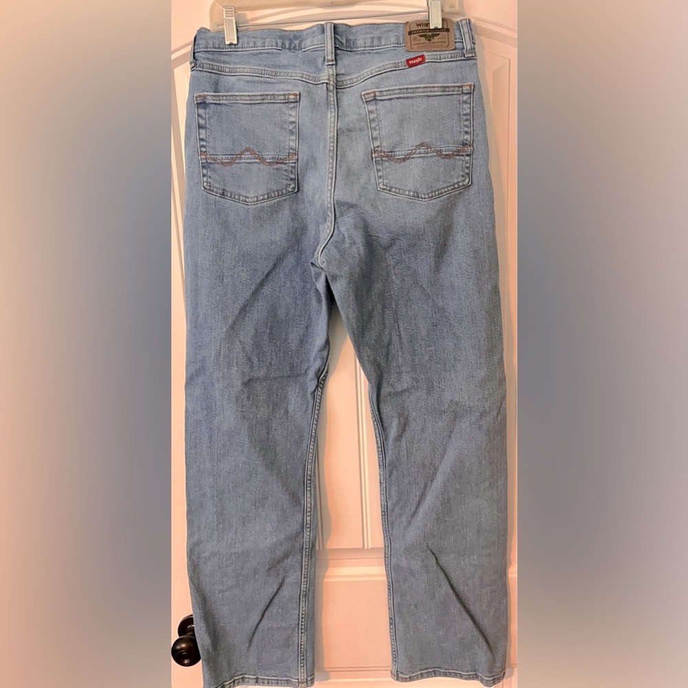 Men’s Wrangler Relaxed Boot cut jeans 32x32